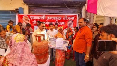 Photo of विधायक बाबूराम पासवान ने 348 लोगों को बांटे उज्ज्वला योजना के नए कनेक्शन