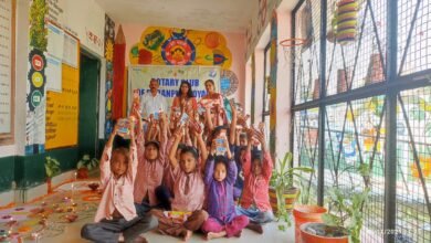 Photo of रोटरी क्लब रॉयल्स ने परिषदीय स्कूल के बच्चों में बांटी खुशियां