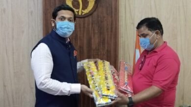 Photo of यूपी के सभी 75 जिलों के डीएम को भेजी गई पीलीभीत की बनी बाँसुरी, मांगा सहयोग