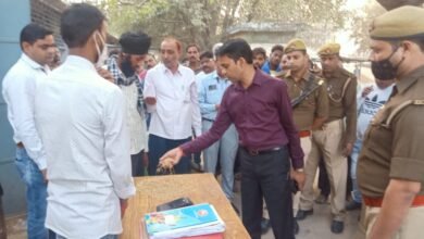 Photo of किसान के फोन पर मंडी पहुंचे खीरी डीएम, अपने सामने चेक कराया मानक