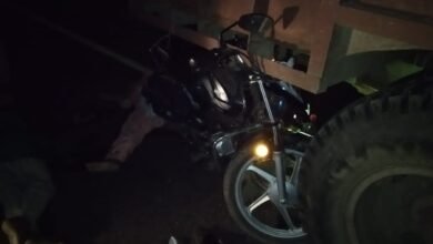 Photo of खुटार रोड पर हुई दुर्घटना में ग्रंथी सहित 3 लोगों की हुई मौत