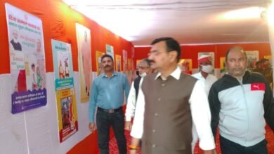 Photo of सरकार की योजनाओं की जानकारी देने के लिए सूचना विभाग द्वारा शुरू की गई तीन दिवसीय प्रदर्शनी, विधायक संजय गंगवार व सीडीओ ने काटा फीता
