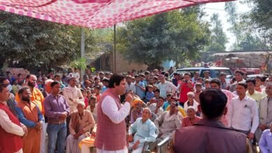 Photo of सांसद वरुण गांधी बरखेड़ा पहुंचे, दुष्कर्म पीड़िता के परिजनों को ढांढस बंधाया, जनसमस्याएं सुनीं