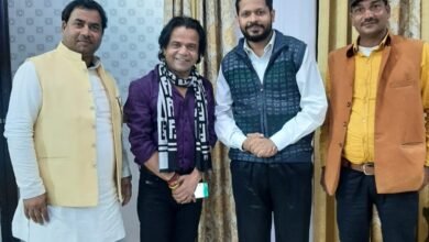 Photo of बाँसुरी महोत्सव को लेकर डीएम से मिले हास्य अभिनेता राजपाल यादव