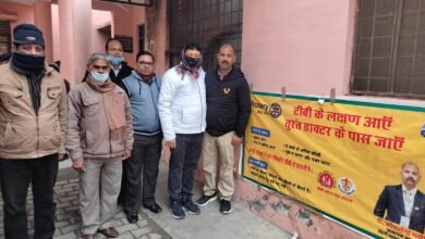 Photo of सीएचसी में कोविड जागरूकता के लिए रोटरी क्लब ने लगाये फ्लेक्स