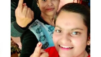 Photo of सेल्फी और सोशल मीडिया ने बढ़ाया मतदान का क्रेज