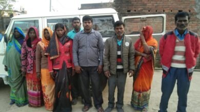 Photo of वोट डालने के बाद दामाद की अंत्येष्टि में शामिल हुआ परिवार, एक जगह रोका संस्कार