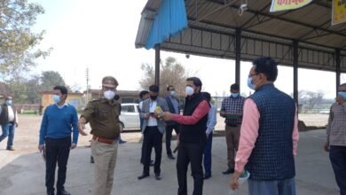 Photo of जिला निर्वाचन अधिकारी द्वारा मण्डी परिसर स्थित मतगणना स्थल पर पहुंचकर तैयारियों का लिया जायजा
