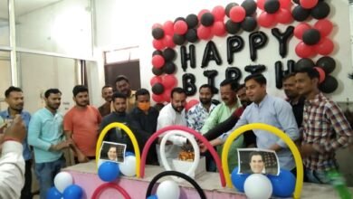 Photo of हर्षोल्लास से मनाया गया सांसद वरुण गांधी का जन्मदिवस, समर्थकों ने केक काटकर की दीर्घायु की कामना