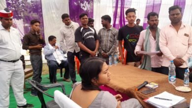 Photo of अंधेरनगरी : गांधीनगर का सरकारी पशु चिकित्सक पलिया में क्लीनिक चला कर मुफ्त में ले रहा है वेतन, एसडीएम से शिकायत में खुली पोल