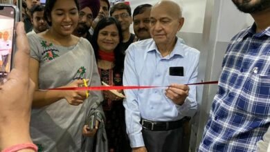 Photo of ग्रेजुएट डॉक्टर्स के शिविर में 20 शूरवीरों ने किया रक्तदान, एसडीएम ने काटा फीता, रक्तदाताओं को सम्मानित किया, प्रयास सराहे