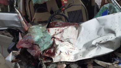 Photo of गढ़वाखेड़ा में ट्राली में घुसी कार के उड़े परखच्चे, पिता पुत्र सहित खुटार के 3 लोगों की मौत, 3 घायल