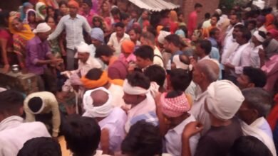 Photo of दो मौतों से गांव में सन्नाटा, शव पहुंचे, गमगीन माहौल में हुआ अंतिम संस्कार