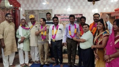 Photo of अमरनाथ यात्रा पर गए तीर्थयात्रियों को तिलक लगाकर व फूलमालाएं पहनाकर किया रवाना