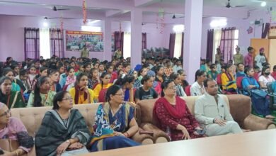 Photo of गन्ना कॉलेज : एसडीएम आशुतोष गुप्ता ने छात्र-छात्राओं को दी नई शिक्षा नीति की जानकारी, सीओ ने महिला सशक्तिकरण के बारे में किया जागरूक