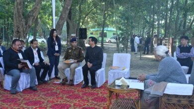 Photo of राज्यपाल आनंदीबेन पटेल ने अफसरों की ली बैठक, महत्वाकांक्षी योजनाओं की समीक्षा करके दिए निर्देश