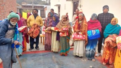 Photo of बख्तापुर में गरीबों को सर्दी से बचाव हेतु बांटे गए कम्बल