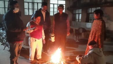 Photo of सरकारी अस्पताल में 37 दिन राहत देता रहा समाजसेवी संदीप का निजी अलाव