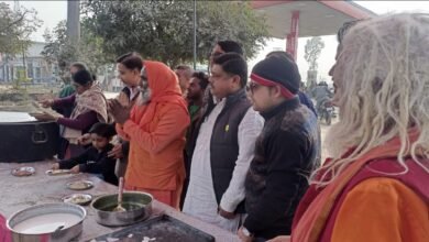 Photo of हिंदू वाहिनी के खिचड़ी भोज में पहुंचे विधायक व ब्लाक प्रमुख
