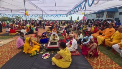 Photo of योग चेतना समिति के सामूहिक आदर्श विवाह समारोह में एक दूजे के हुए 15 जोड़े