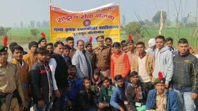 Photo of गोमती के त्रिवेणी घाट पर गन्ना कृषक महाविद्यालय के स्टूडेंट्स ने की साफ-सफाई