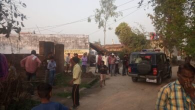 Photo of संदिग्ध परिस्थितियों में वृद्ध की मौत को लेकर भिड़े 2 पक्ष, पुलिस ने हिरासत में लिया