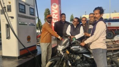 Photo of एक्स्ट्रा रिवार्ड कार्ड पंजीकरण पर 50 रुपये का मुफ्त पेट्रोल दे रही आईओसीएल, कम्पनी के पेट्रोल पंपों पर उमड़ रहे ग्राहक