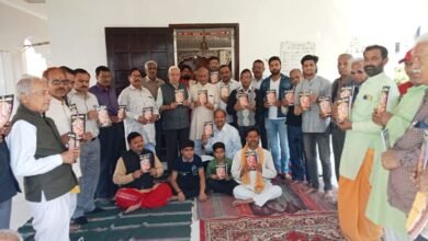 Photo of विमोचन के बाद निशुल्क वितरित की गई व्रतोत्सव पर्व दीपिका