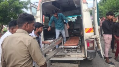 Photo of पीलीभीत सड़क हादसा : भाजपा कार्यालय के चौकीदार सहित दो की मृत्यु, महिला मरणासन्न