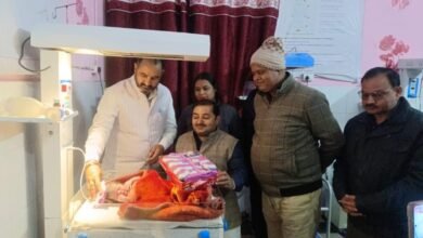Photo of नव वर्ष में जन्मे बच्चों को श्री नारायण सेवा ट्रस्ट की तरफ से सौंपे गए उपहार
