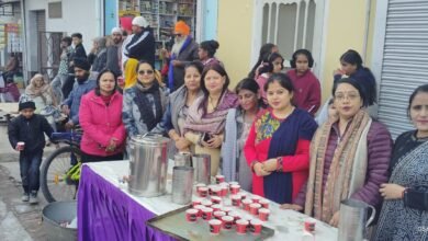 Photo of इनर व्हील क्लब पूरनपुर ग्लोरी ने की चाय सेवा, बिस्कुट भी बांटे