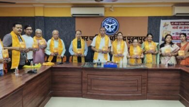 Photo of डाक्टर नीता अग्रवाल की पुस्तक “भावों का अनंत सागर” का पालिकाध्यक्ष शैलेंद्र गुप्ता ने किया विमोचन